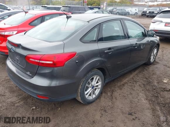 ✅ 2016 Ford Focus SE • VIN: 1FADP3F23GL217564 • Lot: 43754051. Wystawiony na IAAI z przebiegiem 137 951 mil. Bezpłatny archiwum sprzedaży aukcyjnych z USA i szczegółowy raport historii pojazdu na DreamBid. Zdjęcie 4.