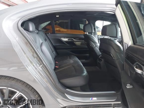 ✅ 2020 BMW 7 Series 740i • VIN: WBA7T2C00LGF96641 • Lot: 43747060. Wystawiony na IAAI z przebiegiem 115 514 mil. Bezpłatny archiwum sprzedaży aukcyjnych z USA i szczegółowy raport historii pojazdu na DreamBid. Zdjęcie 8.