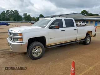 ✅ 2018 Chevrolet Silverado 2500HD Work Truck • VIN: 1GC1KUEGXJF132953 • Lot: 81655745. Wystawiony na Copart z przebiegiem Nie podano. Bezpłatny archiwum sprzedaży aukcyjnych z USA i szczegółowy raport historii pojazdu na DreamBid. Zdjęcie 1.