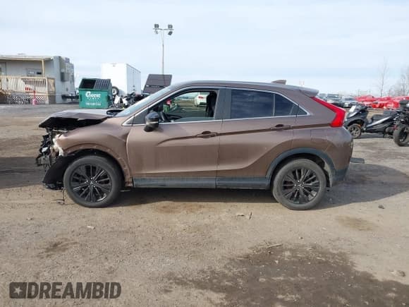✅ 2018 Mitsubishi Eclipse Cross LE • VIN: JA4AT4AA2JZ061576 • Лот: 41565617. Опубликован ранее на IAAI с пробегом 28 488 миль. Бесплатный доступ к архиву аукционных продаж из США и подробный отчёт об истории автомобиля на DreamBid. Изображение 14.