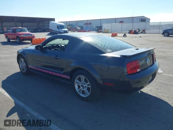 ✅ 2007 Ford Mustang Deluxe • VIN: 1ZVFT80NX75300411 • Лот: 43453183. Опубликован ранее на IAAI с пробегом 161 559 миль. Бесплатный доступ к архиву аукционных продаж из США и подробный отчёт об истории автомобиля на DreamBid. Изображение 3.