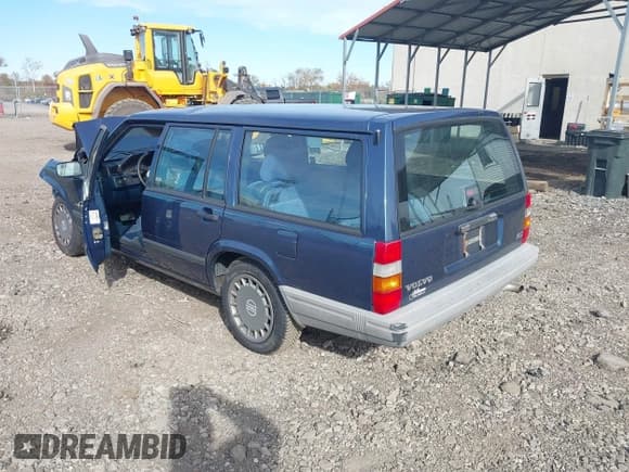 ✅ 1991 Volvo 740 • VIN: YV1FA8856M1327955 • Lot: 43567623. Wystawiony na IAAI z przebiegiem 206 549 mil. Bezpłatny archiwum sprzedaży aukcyjnych z USA i szczegółowy raport historii pojazdu na DreamBid. Zdjęcie 3.