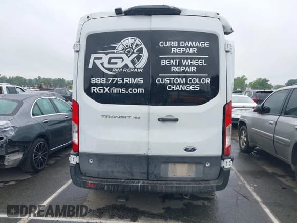 ✅ 2019 Ford Transit • VIN: 1FTYE2CM8KKA18316 • Lot: 42919408. Wystawiony na IAAI z przebiegiem 226 989 mil. Bezpłatny archiwum sprzedaży aukcyjnych z USA i szczegółowy raport historii pojazdu na DreamBid. Zdjęcie 16.