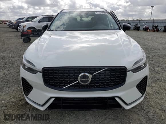 ✅ 2024 Volvo XC60 Plus Dark Theme • VIN: YV4H60DL1R1920388 • Lot: 51181745. Listed on Copart with 5,379 mi. Free auction sales archive from the USA and detailed vehicle history report at DreamBid. Image 5.