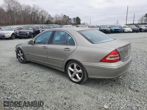 ✅ 2004 Mercedes-Benz C 230 Kompressor • VIN: WDBRF40J24F535886 • Lot: 85705154. Wystawiony na Copart z przebiegiem 145 446 mil. Bezpłatny archiwum sprzedaży aukcyjnych z USA i szczegółowy raport historii pojazdu na DreamBid. Zdjęcie 2.