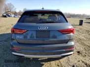 ✅ 2020 Audi Q3 Premium • VIN: WA1AECF3XL1106358 • Lot: 68481112. Wystawiony na Copart z przebiegiem 33 679 mil. Bezpłatny archiwum sprzedaży aukcyjnych z USA i szczegółowy raport historii pojazdu na DreamBid. Zdjęcie 6.
