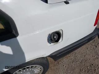 ✅ 1993 Volvo 940 • VIN: YV1JS8800P0128423 • Lot: 43071006. Wystawiony na IAAI z przebiegiem 135 786 mil. Bezpłatny archiwum sprzedaży aukcyjnych z USA i szczegółowy raport historii pojazdu na DreamBid. Zdjęcie 6.