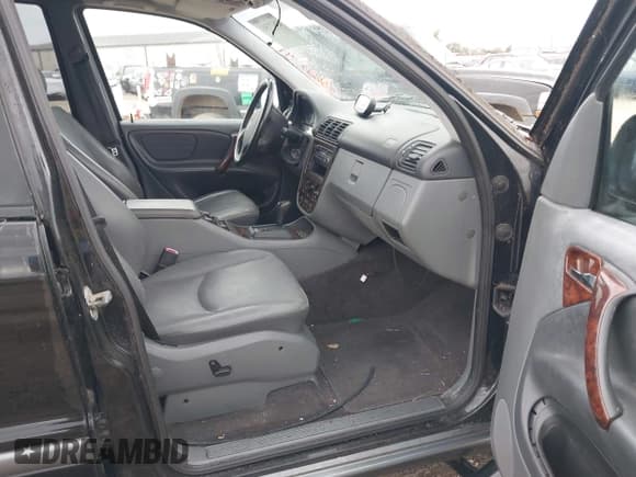 ✅ 1999 Mercedes-Benz M 320/430/500 • VIN: 4JGAB54E0XA094429 • Lot: 43627541. Listed on IAAI with 131,326 mi. Free auction sales archive from the USA and detailed vehicle history report at DreamBid. Image 5.