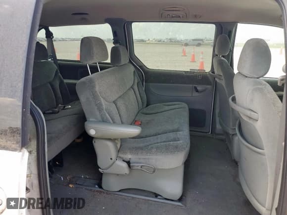 ✅ 1998 Dodge Caravan LE • VIN: 1B4GP54L0WB601480 • Lot: 61052765. Listed on Copart with 99,399 mi. Free auction sales archive from the USA and detailed vehicle history report at DreamBid. Image 11.