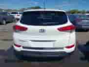 2017 Hyundai Tucson SE z VIN KM8J33A46HU326500, wystawiony jako IAAI lot #43413958 z przebiegiem 114 688 mil mil oraz . Historia ofert i sprzedaży dostępna na DreamBid. Obrazek 16.