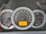 ✅ 2006 Toyota RAV4 • VIN: JTMBD33VX66007825 • Lot: 92792035. Wystawiony na Copart z przebiegiem 309 267 mil. Bezpłatny archiwum sprzedaży aukcyjnych z USA i szczegółowy raport historii pojazdu na DreamBid. Zdjęcie 9.