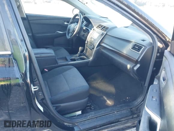 ✅ 2017 Toyota Camry SE • VIN: 4T1BF1FKXHU326085 • Лот: 43448181. Опубликован ранее на IAAI с пробегом 155 338 миль. Бесплатный доступ к архиву аукционных продаж из США и подробный отчёт об истории автомобиля на DreamBid. Изображение 5.