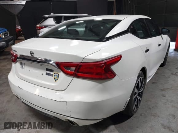 ✅ 2018 Nissan Maxima SV • VIN: 1N4AA6AP7JC406251 • Lot: 41786523. Wystawiony na IAAI z przebiegiem 117 403 mil. Bezpłatny archiwum sprzedaży aukcyjnych z USA i szczegółowy raport historii pojazdu na DreamBid. Zdjęcie 4.