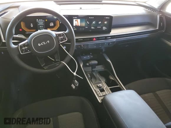 ✅ 2025 Kia Sorento LX • VIN: 5XYRG4JC4SG388561 • Lot: 85394705. Wystawiony na Copart z przebiegiem 10 047 mil. Bezpłatny archiwum sprzedaży aukcyjnych z USA i szczegółowy raport historii pojazdu na DreamBid. Zdjęcie 8.