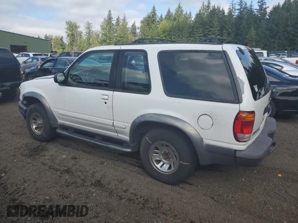✅ 1999 Ford Explorer Sport • VIN: 1FMYU22X5XUB84704 • Lot: 68383654. Listed on Copart with 220,656 mi. Free auction sales archive from the USA and detailed vehicle history report at DreamBid. Image 2.