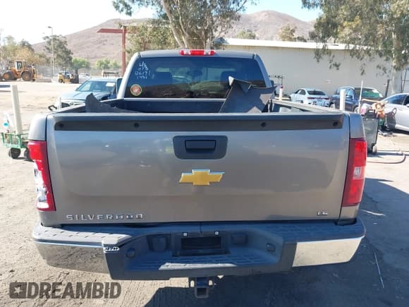 ✅ 2013 Chevrolet Silverado 1500 LS • VIN: 1GCRCREA9DZ281494 • Lot: 43604074. Listed on IAAI with 171,647 mi. Free auction sales archive from the USA and detailed vehicle history report at DreamBid. Image 16.