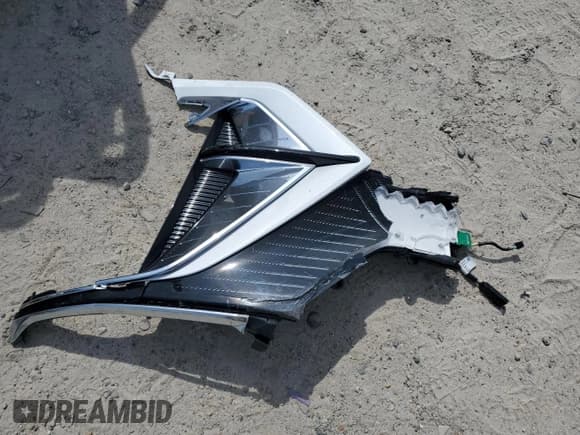 ✅ 2024 Cadillac LYRIQ Luxury • VIN: 1GYKPRRK3RZ133433 • Lot: 82111585. Wystawiony na Copart z przebiegiem 16 216 mil. Bezpłatny archiwum sprzedaży aukcyjnych z USA i szczegółowy raport historii pojazdu na DreamBid. Zdjęcie 13.