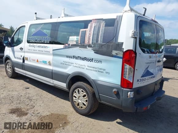 ✅ 2017 Ford Transit XL • VIN: 1FBZX2ZM8HKA10722 • Lot: 42993074. Wystawiony na IAAI z przebiegiem 150 411 mil. Bezpłatny archiwum sprzedaży aukcyjnych z USA i szczegółowy raport historii pojazdu na DreamBid. Zdjęcie 3.
