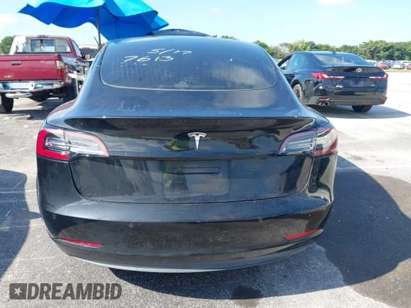 ✅ 2020 Tesla Model 3 Standard Range Plus • VIN: 5YJ3E1EAXLF797613 • Lot: 43816185. Wystawiony na IAAI z przebiegiem 129 942 mil. Bezpłatny archiwum sprzedaży aukcyjnych z USA i szczegółowy raport historii pojazdu na DreamBid. Zdjęcie 16.