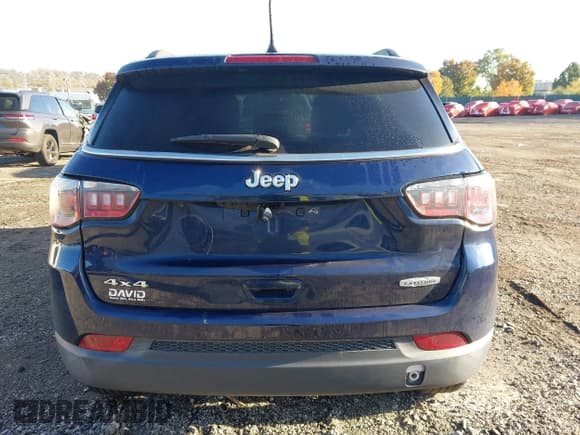 ✅ 2018 Jeep Compass Latitude • VIN: 3C4NJDBB7JT176587 • Lot: 43499713. Wystawiony na IAAI z przebiegiem 100 100 mil. Bezpłatny archiwum sprzedaży aukcyjnych z USA i szczegółowy raport historii pojazdu na DreamBid. Zdjęcie 16.