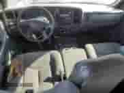 ✅ 2005 Chevrolet Silverado 1500 LS • VIN: 1GCEK19V45E151261 • Lot: 61556275. Wystawiony na Copart z przebiegiem 329 943 mil mil. Skorzystaj z bezpłatnego archiwum sprzedaży aukcyjnych z USA i zobacz szczegółowy raport historii pojazdu na DreamBid. Zdjęcie 8.