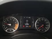 ✅ 2017 Jeep Renegade Latitude • VIN: ZACCJBBB2HPG50054 • Лот: 86458555. Опубликован ранее на Copart с пробегом 55 978 миль. Бесплатный доступ к архиву аукционных продаж из США и подробный отчёт об истории автомобиля на DreamBid. Изображение 9.