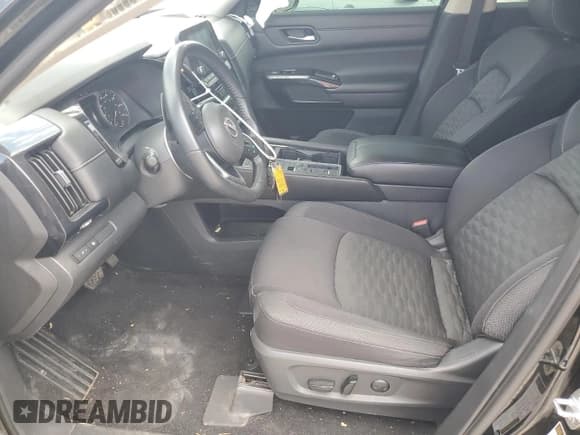 ✅ 2022 Nissan Pathfinder SV • VIN: 5N1DR3BA2NC220336 • Lot: 86713365. Wystawiony na Copart z przebiegiem 96 958 mil. Bezpłatny archiwum sprzedaży aukcyjnych z USA i szczegółowy raport historii pojazdu na DreamBid. Zdjęcie 7.