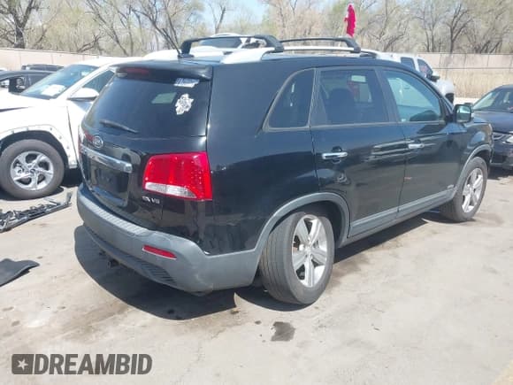 ✅ 2012 Kia Sorento EX • VIN: 5XYKUDA27CG211991 • Лот: 41998598. Опубликован ранее на IAAI с пробегом 231 125 миль. Бесплатный доступ к архиву аукционных продаж из США и подробный отчёт об истории автомобиля на DreamBid. Изображение 4.