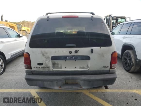 ✅ 2001 Ford Explorer XLS • VIN: 1FMZU72E91ZA11861 • Lot: 88266025. Listed on Copart with 165,970 mi. Free auction sales archive from the USA and detailed vehicle history report at DreamBid. Image 6.