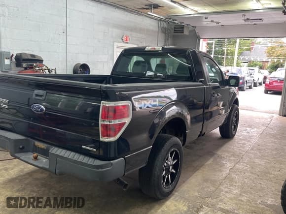 ✅ 2014 Ford F-150 XL • VIN: 1FTMF1EM5EFA86587 • Лот: 69477555. Опубликован ранее на Copart с пробегом 165 549 миль. Бесплатный доступ к архиву аукционных продаж из США и подробный отчёт об истории автомобиля на DreamBid. Изображение 4.