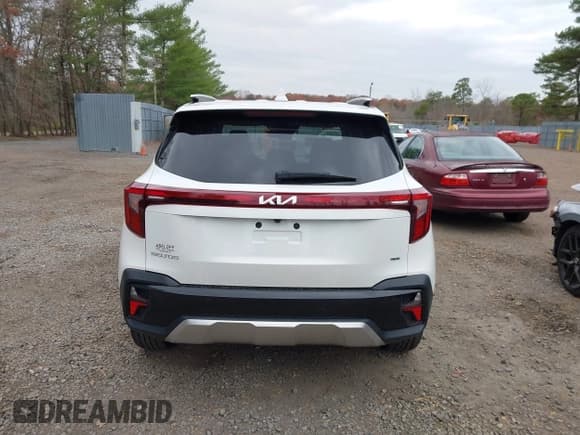 ✅ 2025 Kia Seltos EX • VIN: KNDERCAA4S7669905 • Lot: 43662509. Wystawiony na IAAI z przebiegiem 13 087 mil. Bezpłatny archiwum sprzedaży aukcyjnych z USA i szczegółowy raport historii pojazdu na DreamBid. Zdjęcie 16.