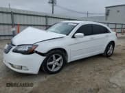✅ 2014 Chrysler 200 Touring • VIN: 1C3CCBBG4EN236661 • Lot: 90537815. Wystawiony na Copart z przebiegiem 237 483 mil. Bezpłatny archiwum sprzedaży aukcyjnych z USA i szczegółowy raport historii pojazdu na DreamBid. Zdjęcie 1.