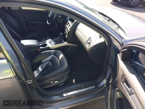 ✅ 2015 Audi A4 Premium • VIN: WAUAFAFL0FA050553 • Lot: 42568239. Wystawiony na IAAI z przebiegiem 122 821 mil. Bezpłatny archiwum sprzedaży aukcyjnych z USA i szczegółowy raport historii pojazdu na DreamBid. Zdjęcie 5.