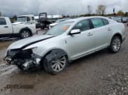 ✅ 2015 Lincoln MKS • VIN: 1LNHL9DK2FG601903 • Lot: 85826285. Wystawiony na Copart z przebiegiem 216 952 mil. Bezpłatny archiwum sprzedaży aukcyjnych z USA i szczegółowy raport historii pojazdu na DreamBid. Zdjęcie 1.