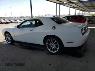 ✅ 2022 Dodge Challenger GT • VIN: 2C3CDZKG3NH242899 • Lot: 56304104. Wystawiony na Copart z przebiegiem 29 436 mil. Bezpłatny archiwum sprzedaży aukcyjnych z USA i szczegółowy raport historii pojazdu na DreamBid. Zdjęcie 2.