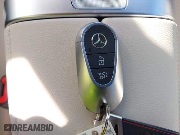 ✅ 2025 Mercedes-Benz GLC 300 • VIN: W1NKM4GB3SF238963 • Lot: 41880634. Wystawiony na IAAI z przebiegiem 1 960 mil. Bezpłatny archiwum sprzedaży aukcyjnych z USA i szczegółowy raport historii pojazdu na DreamBid. Zdjęcie 11.