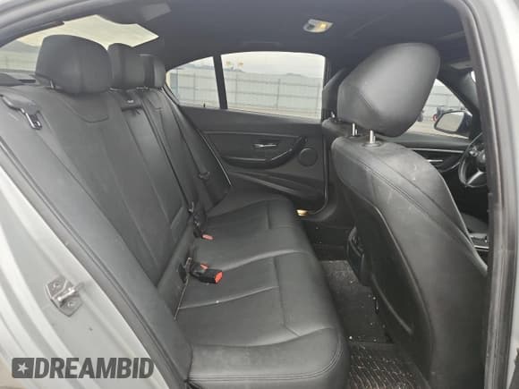 ✅ 2016 BMW 3 Series 320i xDrive • VIN: WBA8A3C54GK551522 • Lot: 86599565. Wystawiony na Copart z przebiegiem 96 368 mil. Bezpłatny archiwum sprzedaży aukcyjnych z USA i szczegółowy raport historii pojazdu na DreamBid. Zdjęcie 10.