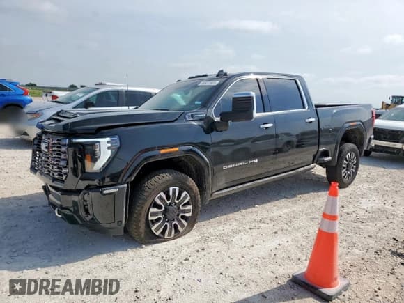 ✅ 2025 GMC Sierra 2500HD Denali Ultimate • VIN: 1GT4UXEY7SF194913 • Lot: 56927885. Wystawiony na Copart z przebiegiem 4 755 mil. Bezpłatny archiwum sprzedaży aukcyjnych z USA i szczegółowy raport historii pojazdu na DreamBid. Zdjęcie 1.