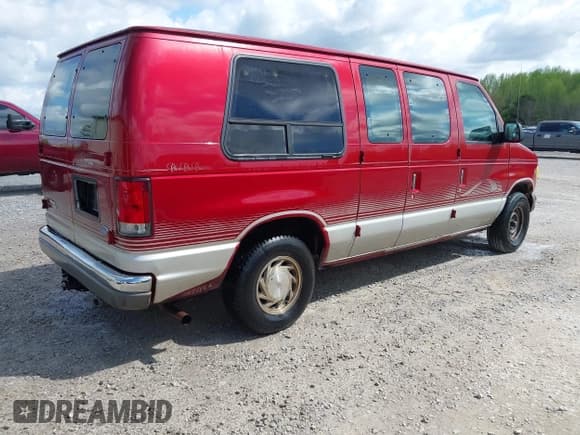 ✅ 1997 Ford Econoline Commercial • VIN: 1FDEE14L9VHB61839 • Lot: 42016200. Wystawiony na IAAI z przebiegiem 236 026 mil. Bezpłatny archiwum sprzedaży aukcyjnych z USA i szczegółowy raport historii pojazdu na DreamBid. Zdjęcie 4.
