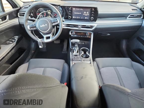 ✅ 2023 Kia K5 LXS • VIN: 5XXG14J23PG211897 • Lot: 84238815. Wystawiony na Copart z przebiegiem 37 762 mil. Bezpłatny archiwum sprzedaży aukcyjnych z USA i szczegółowy raport historii pojazdu na DreamBid. Zdjęcie 8.