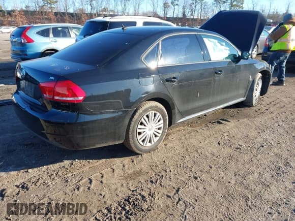 ✅ 2015 Volkswagen Passat S • VIN: 1VWAT7A34FC044696 • Lot: 41578529. Wystawiony na IAAI z przebiegiem 98 856 mil. Bezpłatny archiwum sprzedaży aukcyjnych z USA i szczegółowy raport historii pojazdu na DreamBid. Zdjęcie 4.