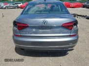 ✅ 2018 Volkswagen Passat SE • VIN: 1VWBA7A38JC015592 • Lot: 43073492. Wystawiony na IAAI z przebiegiem 170 003 mil. Bezpłatny archiwum sprzedaży aukcyjnych z USA i szczegółowy raport historii pojazdu na DreamBid. Zdjęcie 19.