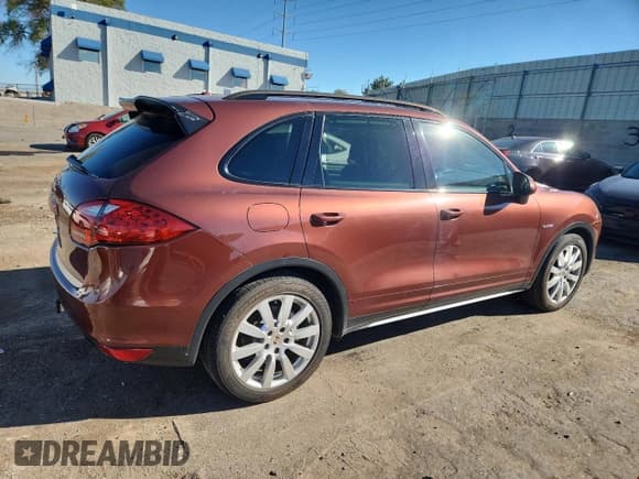 ✅ 2012 Porsche Cayenne S Hybrid • VIN: WP1AE2A28CLA92137 • Лот: 82252775. Опубликован ранее на Copart с пробегом 195 968 миль. Бесплатный доступ к архиву аукционных продаж из США и подробный отчёт об истории автомобиля на DreamBid. Изображение 3.