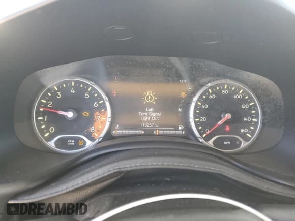 ✅ 2017 Jeep Renegade Latitude • VIN: ZACCJBBB5HPF93008 • Lot: 86262765. Wystawiony na Copart z przebiegiem 119 257 mil. Bezpłatny archiwum sprzedaży aukcyjnych z USA i szczegółowy raport historii pojazdu na DreamBid. Zdjęcie 9.