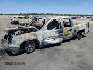 ✅ 2006 Chevrolet Silverado 1500 LS • VIN: 2GCEK13V261352166 • Lot: 57294075. Wystawiony na Copart z przebiegiem Nie podano mil. Skorzystaj z bezpłatnego archiwum sprzedaży aukcyjnych z USA i zobacz szczegółowy raport historii pojazdu na DreamBid. Zdjęcie 1.