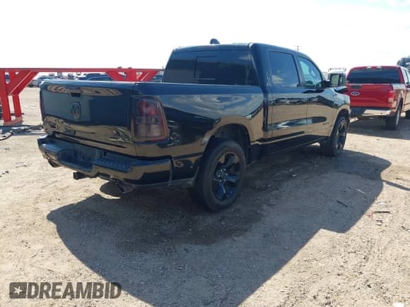 2019 Ram 1500 Big Horn z VIN 1C6SRFFT9KN546621, wystawiony jako IAAI lot #42806358 z przebiegiem 100 930 mil mil oraz . Historia ofert i sprzedaży dostępna na DreamBid. Obrazek 4.