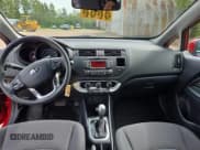 ✅ 2015 Kia Rio LX • VIN: KNADM5A32F6972777 • Lot: 71678975. Wystawiony na Copart z przebiegiem 108 484 mil. Bezpłatny archiwum sprzedaży aukcyjnych z USA i szczegółowy raport historii pojazdu na DreamBid. Zdjęcie 8.