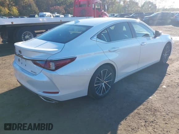 ✅ 2022 Lexus ES 350 • VIN: 58ADZ1B17NU126363 • Lot: 43459627. Listed on IAAI with 29,219 mi. Free auction sales archive from the USA and detailed vehicle history report at DreamBid. Image 4.