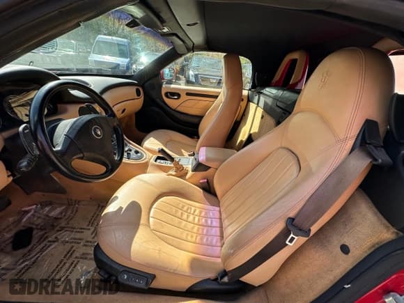 ✅ 2002 Maserati Spyder • VIN: ZAMBB18A820005905 • Lot: 63759765. Wystawiony na Copart z przebiegiem 50 739 mil. Bezpłatny archiwum sprzedaży aukcyjnych z USA i szczegółowy raport historii pojazdu na DreamBid. Zdjęcie 9.