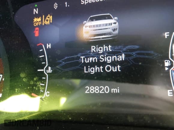 ✅ 2022 Jeep Compass Limited • VIN: 3C4NJDCB7NT185777 • Lot: 41952891. Wystawiony na IAAI z przebiegiem 28 820 mil. Bezpłatny archiwum sprzedaży aukcyjnych z USA i szczegółowy raport historii pojazdu na DreamBid. Zdjęcie 15.